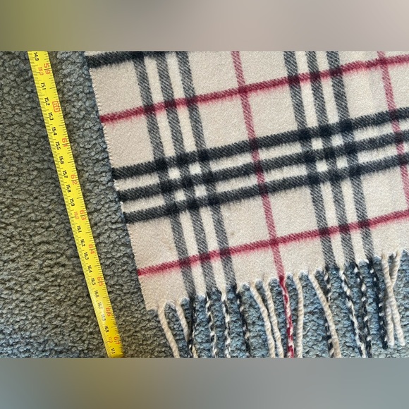 Burberry Classic Check Tan 100% Cashmere Large Scarf - Picture 7 of 8